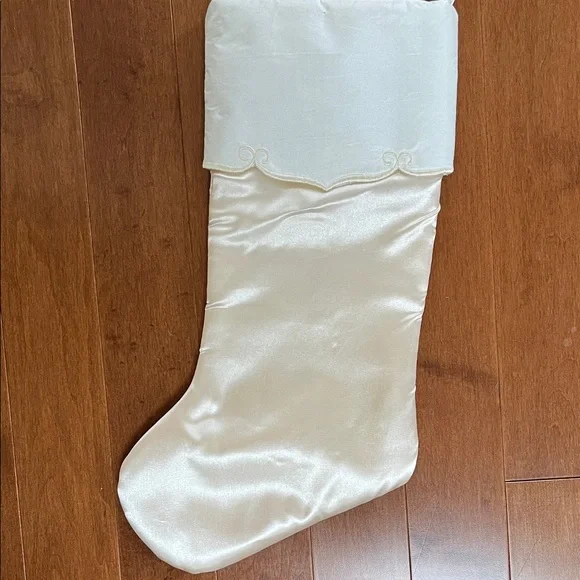 Vintage Martha Stewart Satin Cream Stocking with Green Holly Embroidery - Picture 4 of 4